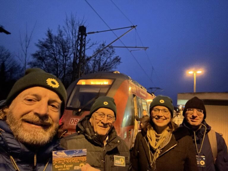 „PLETZchen“  und Fahrpläne – Adventliches Danke  am Bahnhof