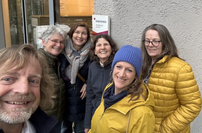 Austausch bei Kaffee und selbstgebackenem Kuchen – Besuch im Seniorenhof Altdorf