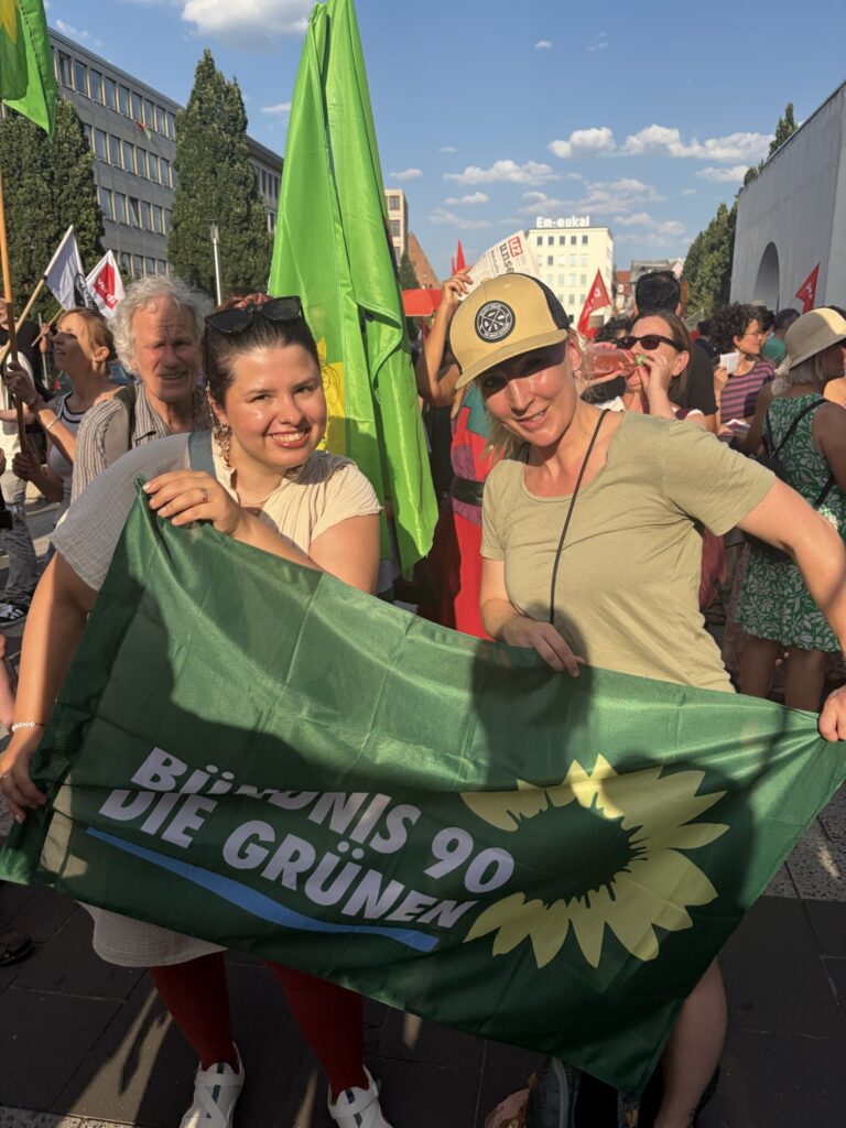 „Gegen sozialen Kahlschlag“ – Grüne auf der Kundgebung in Nürnberg